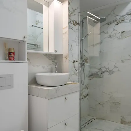 Luxury At Apartment *